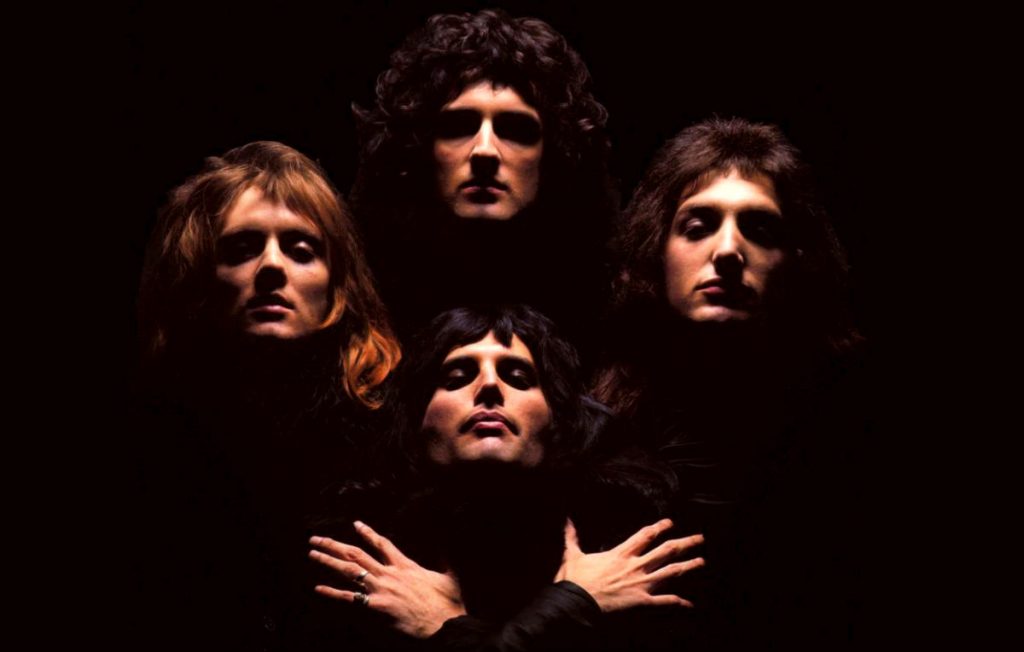 Foto dei volti della band i Queen 